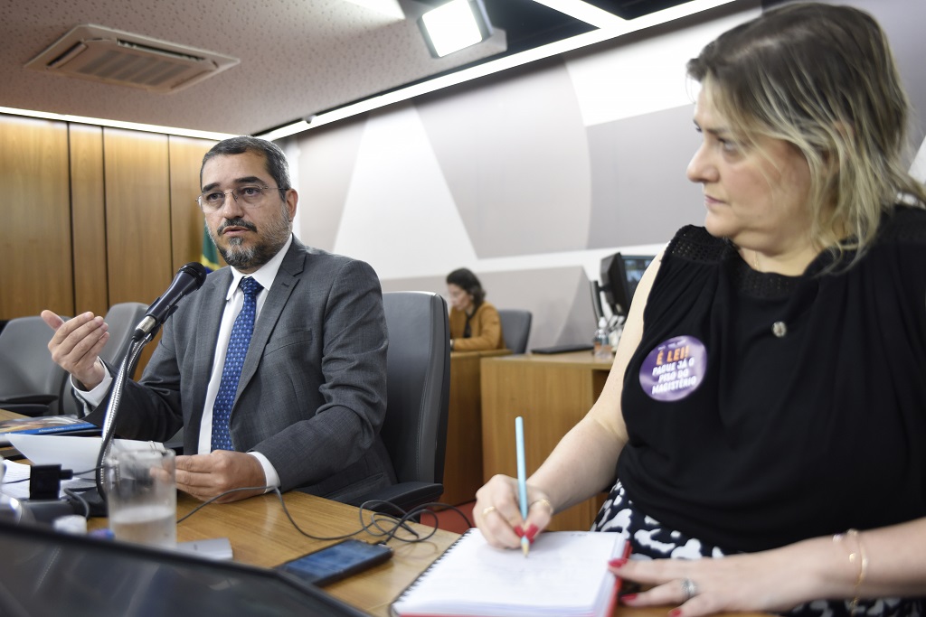 Vice-presidente do TCEMG participa de encontro internacional na UFMG -  Tribunal de Contas do Estado de Minas Gerais / TCE-MG