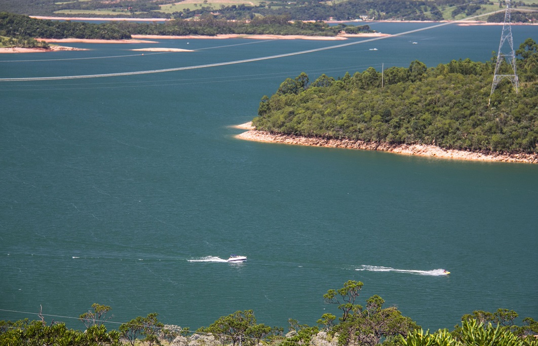 Lago de Furnas - imagem retirada do Google com livre reutilização