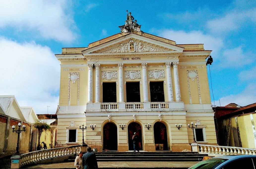 Teatro Municipal de São João Del Rey - foto livre reutilização no Google