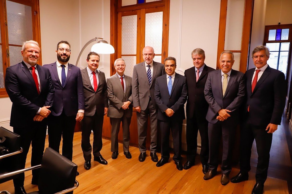 Autoridades debatem Nova Lei de Licitações em mesa-redonda da FGV Justiça - Foto: Divulgação Instituto Rui Barbosa