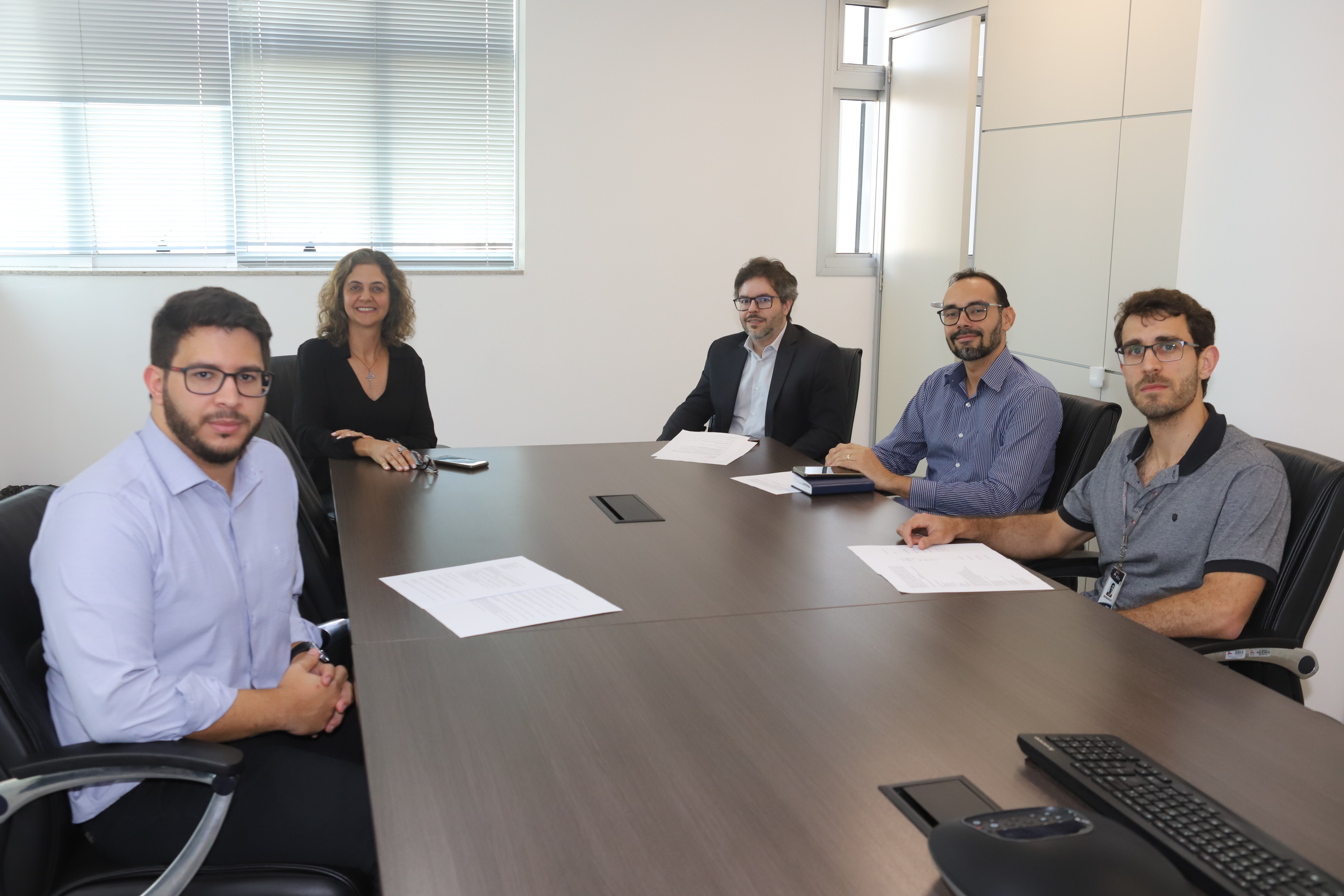 Neiva Andrade, do MPMG; Henrique Quites, diretor do Suricato; Fábio Costa, coordenador da Cotef, Leonardo Alves e Bernardo Vieira, analistas do TCEMG 