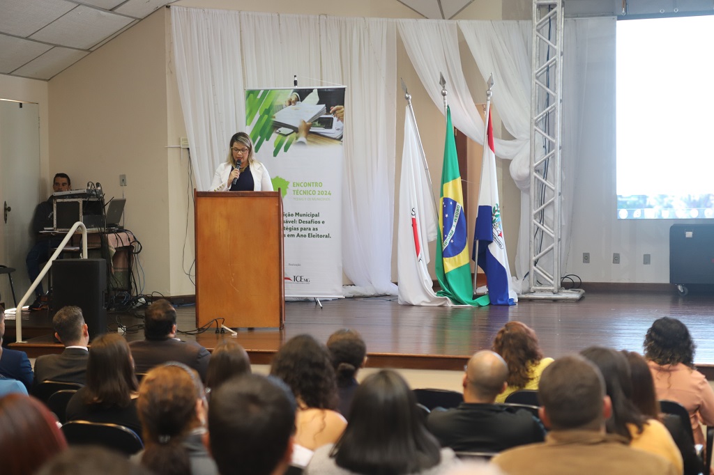 A supervisora Luiza Amâncio representou o presidente Gilberto Diniz na abertura do evento