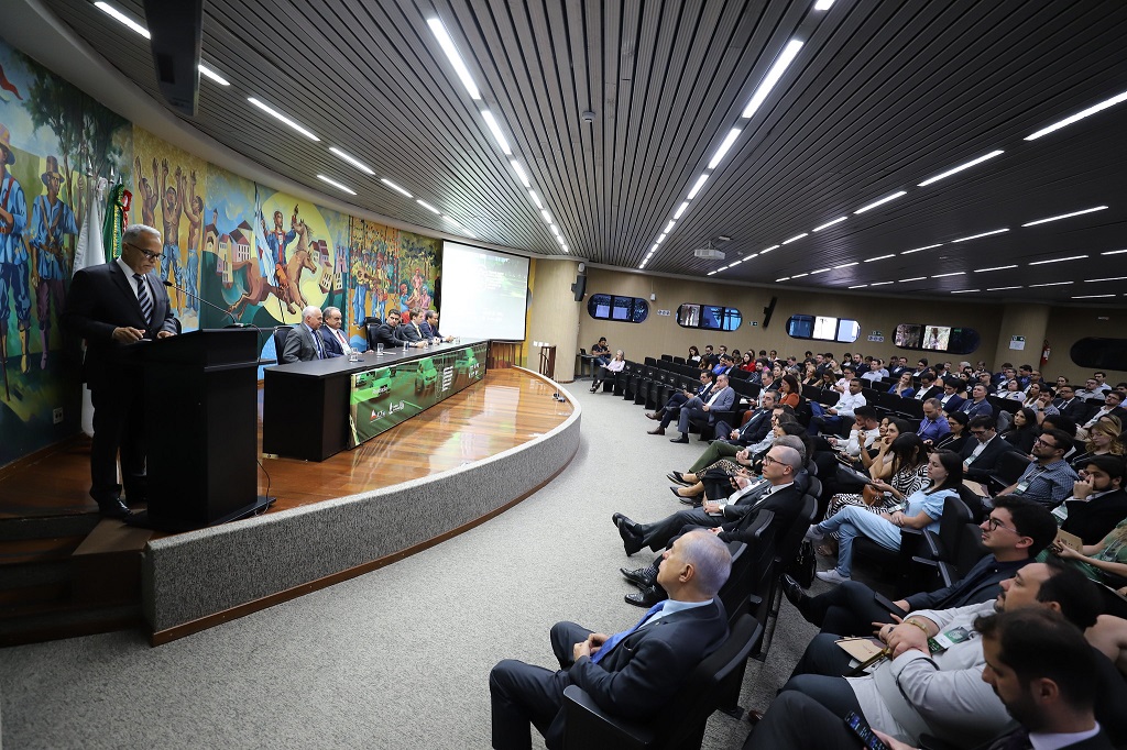 Presidente do TCEMG, conselheiro Gilberto Diniz, abriu o evento - Foto: Vinícius Dias