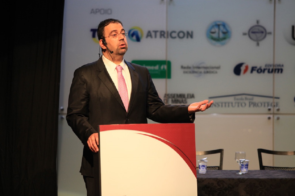 Acemoglu em conferência magna do I Congresso Internacional de Controle e Políticas Públicas - foto: 2015