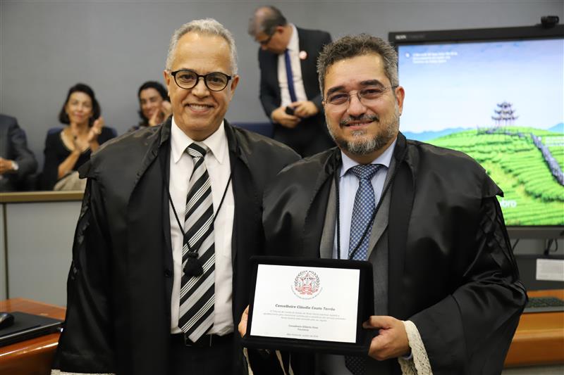 Presidente do TCEMG, Gilberto Diniz e conselheiro Cláudio Terrão (foto: Vinicius Dias)