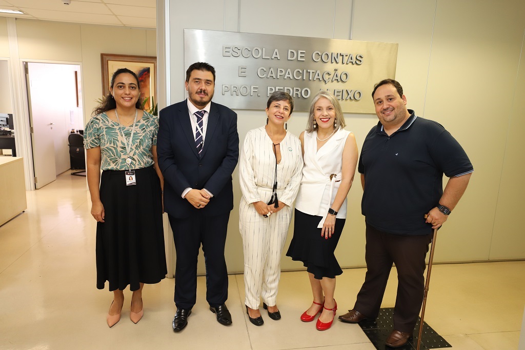 Gestores da Escola de Contas recebem coordenadora da Escoex do TCE-GO - foto: Hernando Garcia