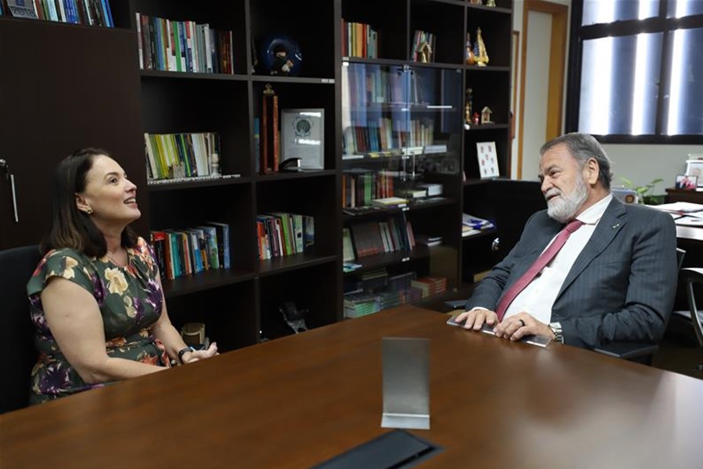 Conselheiro Durval Ângelo recebe nova diretora da Escola de Contas do Pará (Foto: Hernando Garcia)