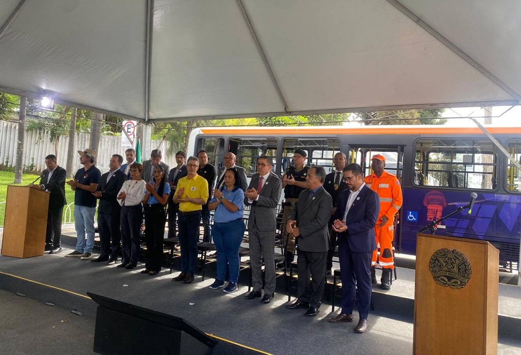 Solenidade de entrega dos ônibus em Contagem/MG - foto: arquivo pessoal