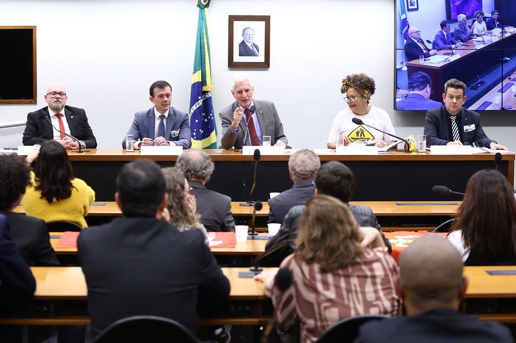 Gustavo Vidigal (à direita) participa de audiência pública na Câmara dos Deputados sobre o PROPAG - Vinicius Loures / Câmara dos Deputados