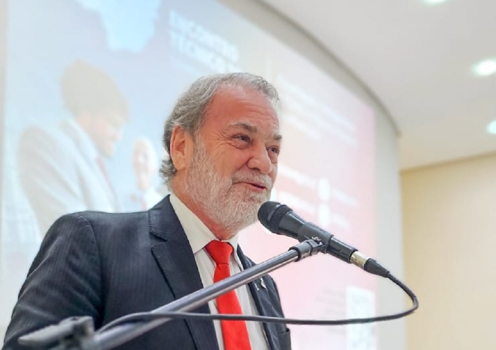 Durval Ângelo abriu os trabalhos do Encontro Técnico em Salinas - foto: Thiago Rios Gomes