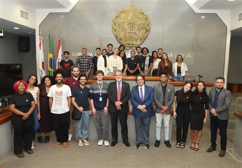 Alunos do curso de Ciências do Estado da UFMG conheceram mais sobre a história e o funcionamento do Tribunal - Foto: Hernando Garcia/TCEMG