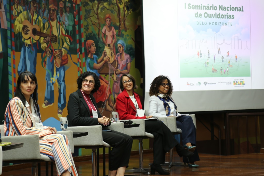Participantes celebram realização de I Seminário Nacional de Ouvidorias ( Foto: Vinícius Dias)