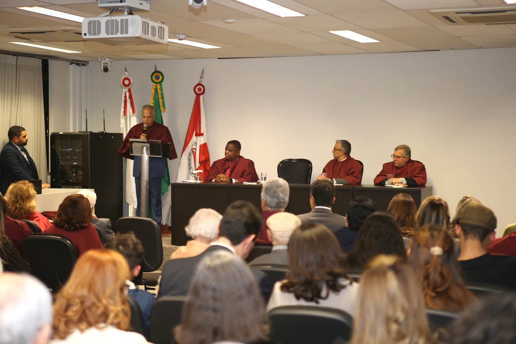 Conselheiro Gilberto Diniz é empossado na Academia Mineira de Ciências Contábeis - fotos: Hernando Garcia