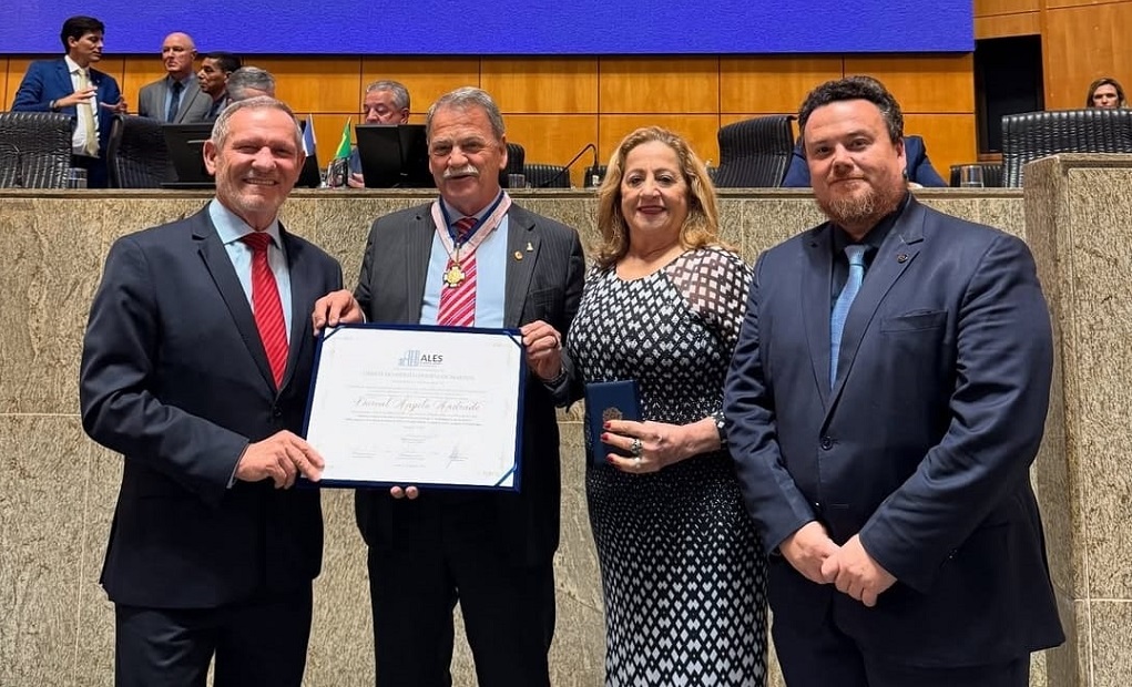 Foto: da esquerda para direita - João Coser (dep. estadual), Durval Ângelo (presidente do TCEMG), Maria de Lourdes Andrade (irmã do presidente) e Michael Rosa (diretor de segurança e transporte do TCEMG).