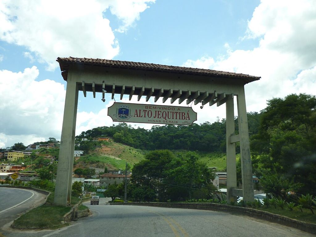 Portal da cidade de Alto Jequitibá, localizada na Zona da Mata mineira. 