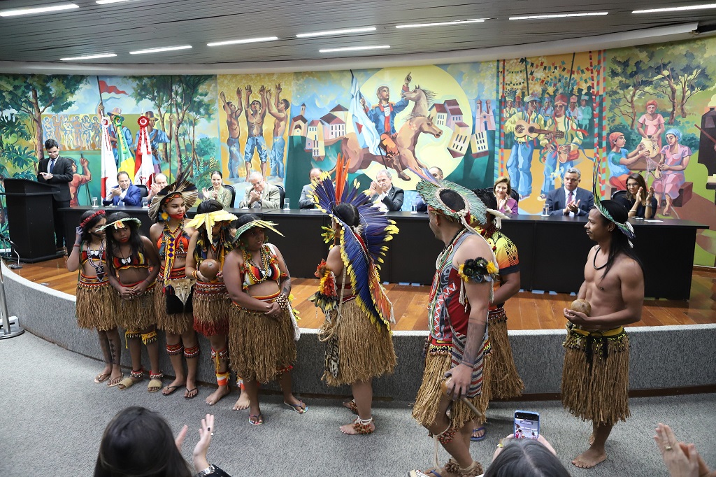 Indígenas da Aldeia Pataxó Katurãma se apresentaram na solenidade - foto: Hernando Garcia