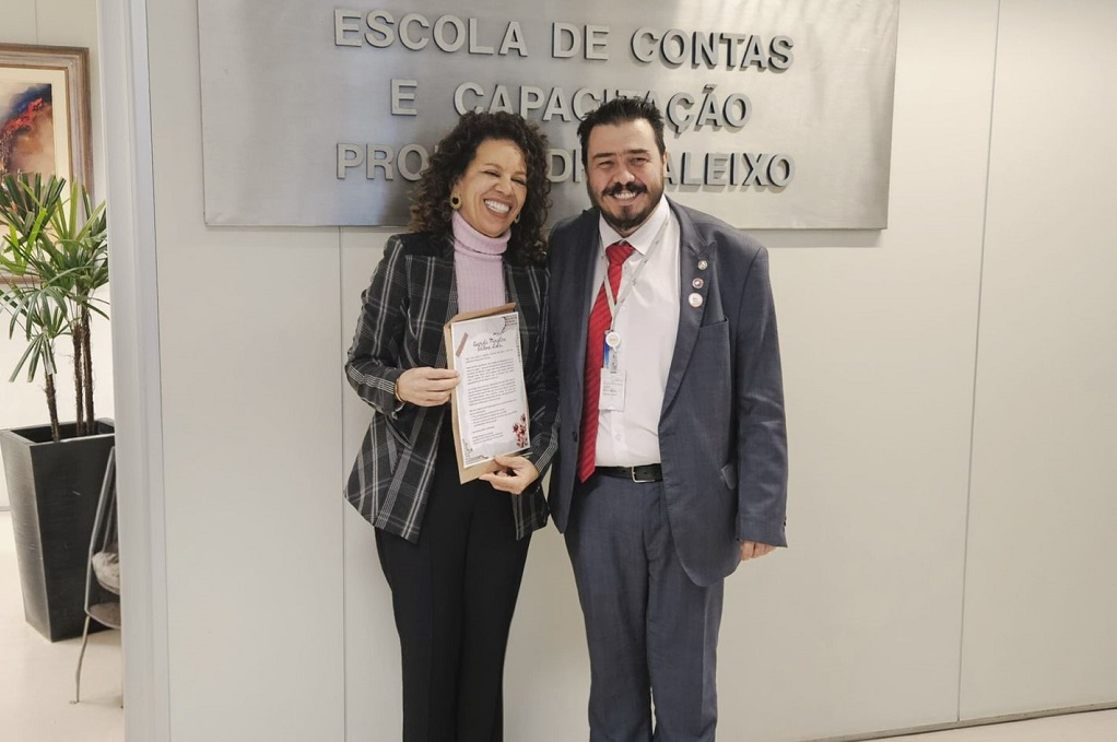 Rodrigo Marzano e ministra Edilene Lôbo, uma das homenageadas - foto: Arquivo TCEMG