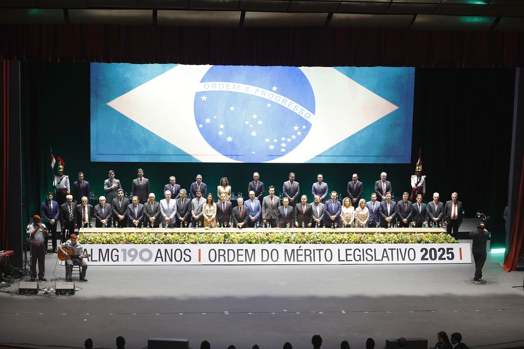 Parlamento Mineiro entregou comenda para Durval Ângelo a Agostinho Patrus - foto: Elizabete Guimarães/ALMG
