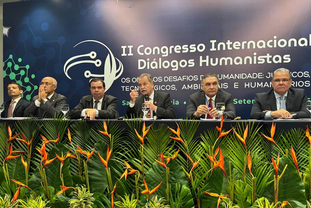 Presidente Durval Ângelo e consultor-geral João Alves participam de congresso internacional, em Salvador