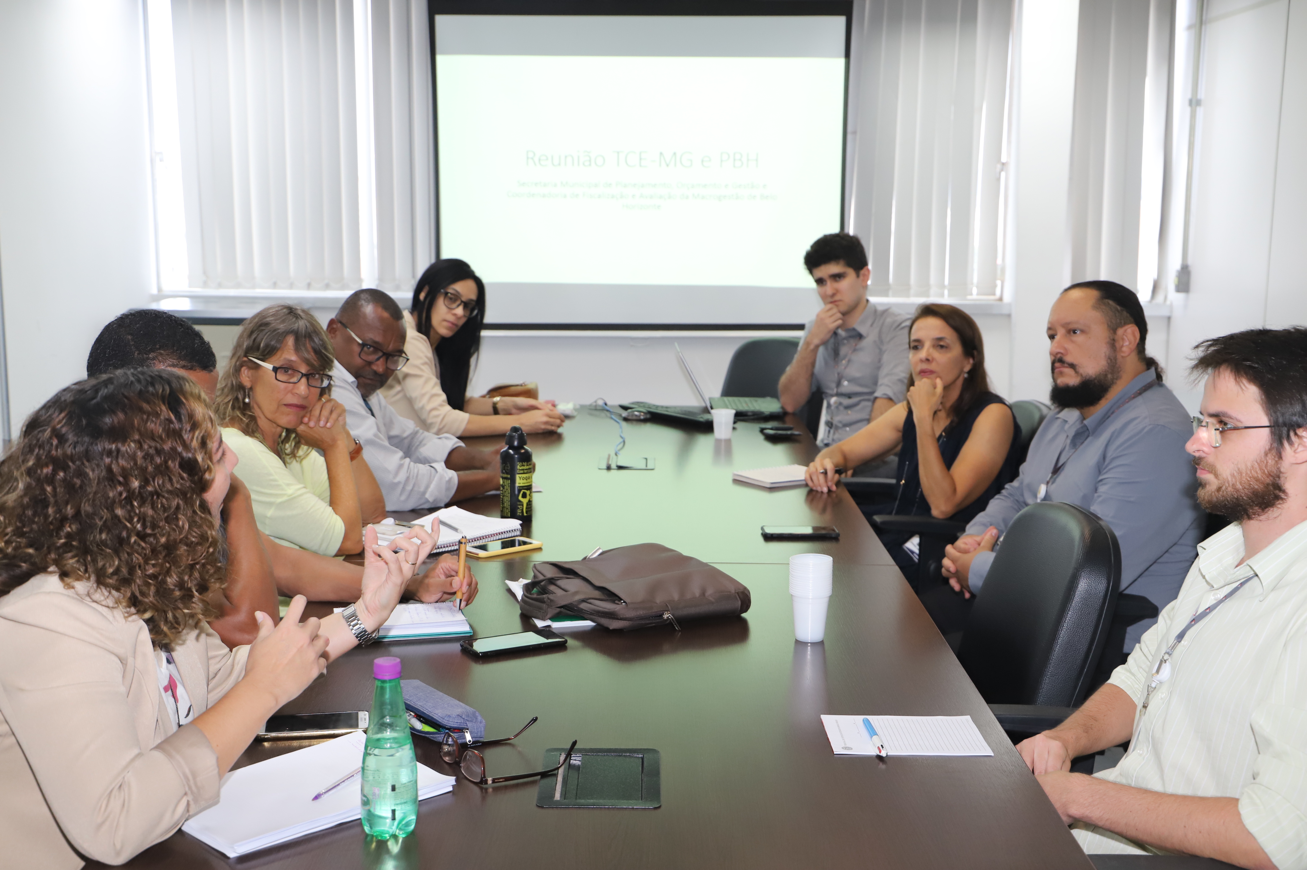 Reunião entre servidores do Tribunal e da PBH, na sede da Secretaria de Planejamento da capital