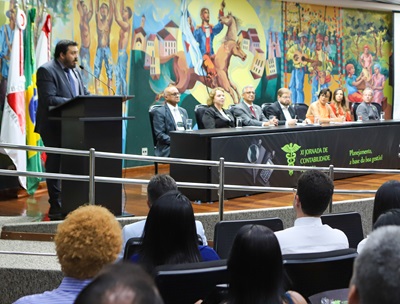 O diretor da Escola de Contas, professor Rodrigo Marzano, participou do dispositivo de abertura - Foto: Thiago Rios Gomes/TCEMG