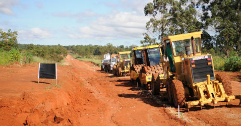 Foto: Dênio Simões/Agência Brasília (Retomada obra de estrada vicinal em Brazlândia) - Alguns direitos reservados