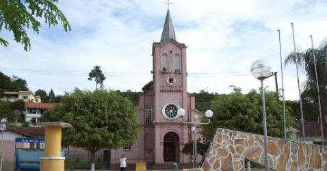 Igreja de Santana, em Belmiro Braga 