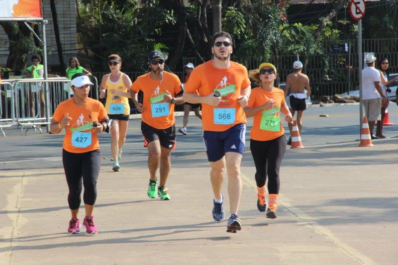 Centenas de homens e mulheres participaram 