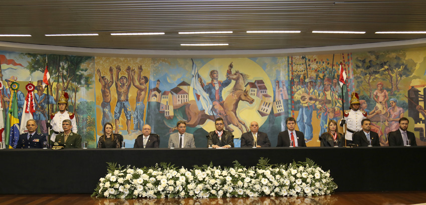 Mesa de Honra da cerimônia de entrega da comenda