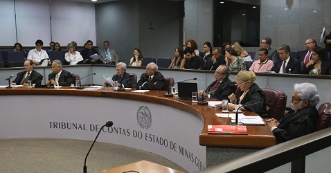 O Conselheiro Mauri Torres (quarto da esq para a dir, na foto) foi o relator (foto: Karina Coutinho)