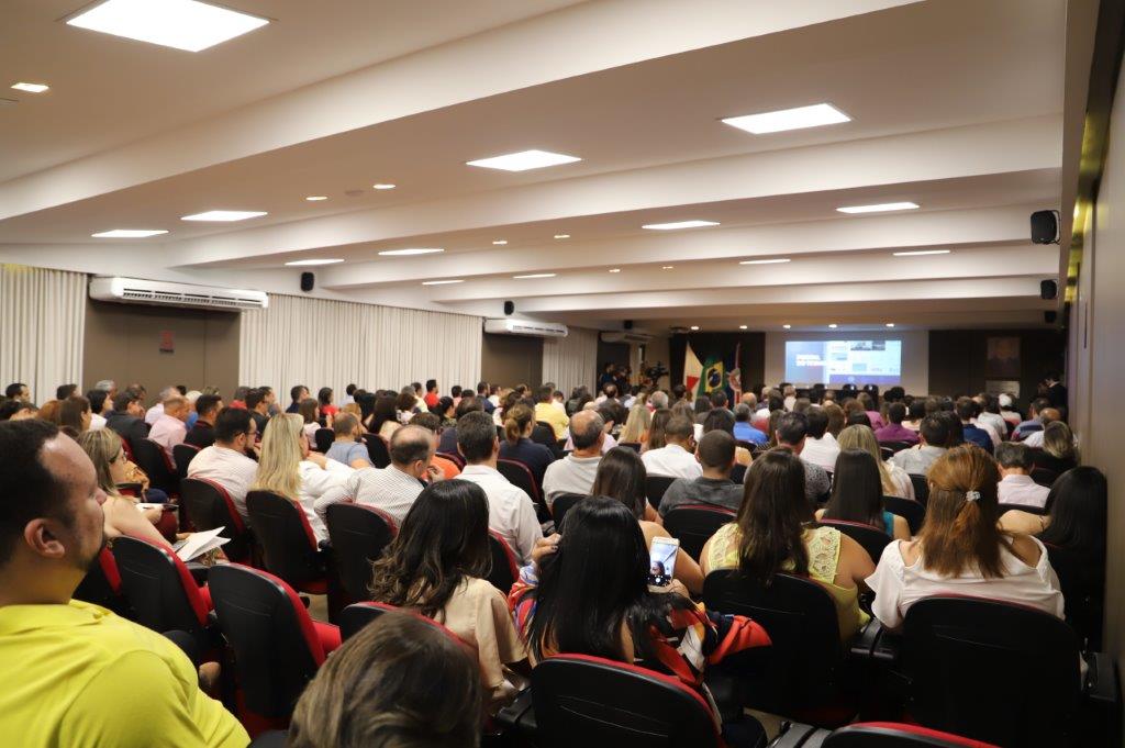 Cerca de 300 pessoas acompanharam a abertura (Foto: Alda Clara)