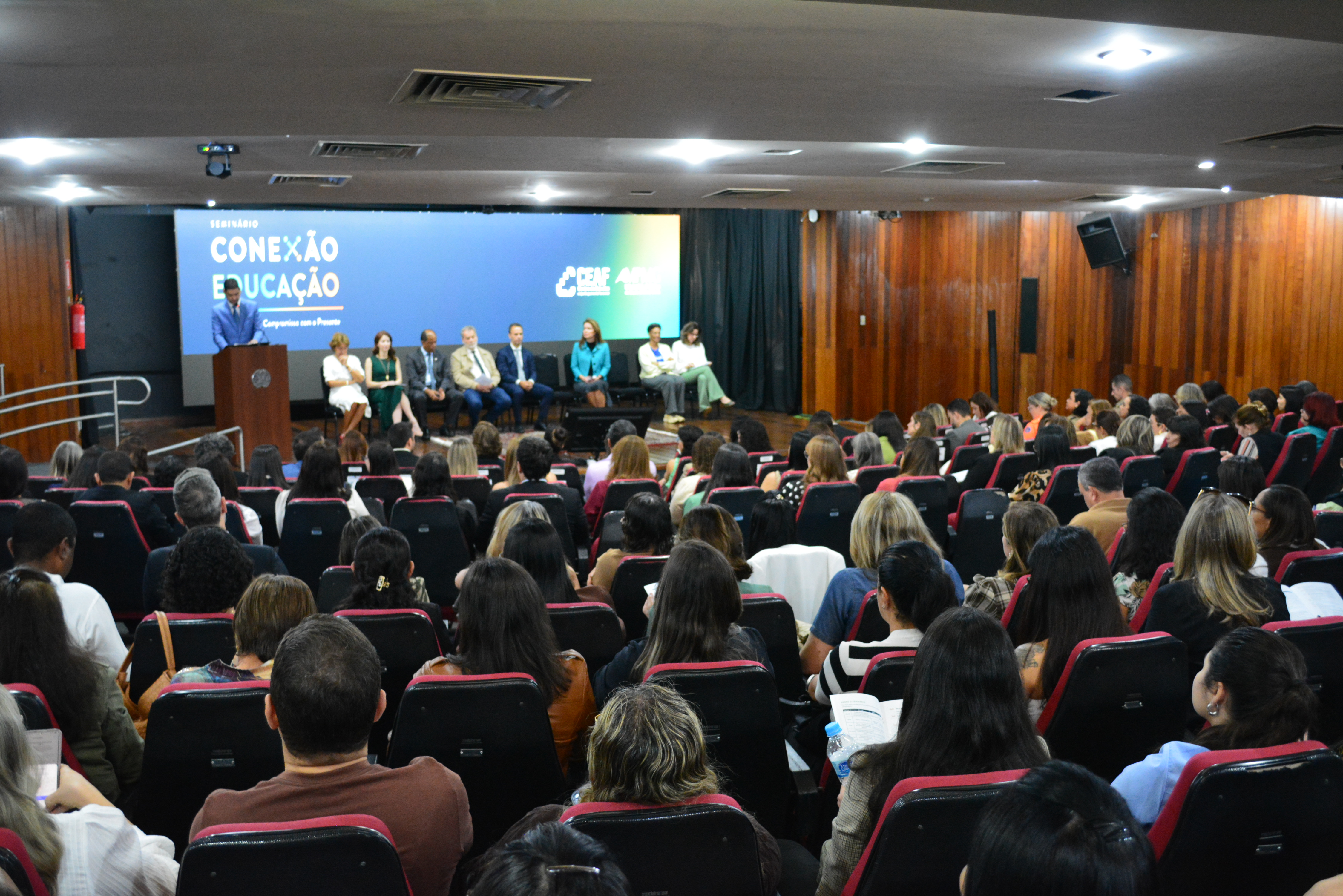 A programa&ccedil;&atilde;o, dedicada a integrantes do MPMG, autoridades parceiras, prefeitos, secret&aacute;rios municipais e profissionais de Educa&ccedil;&atilde;o - foto: Marc&iacute;lio Lana/TCEMG