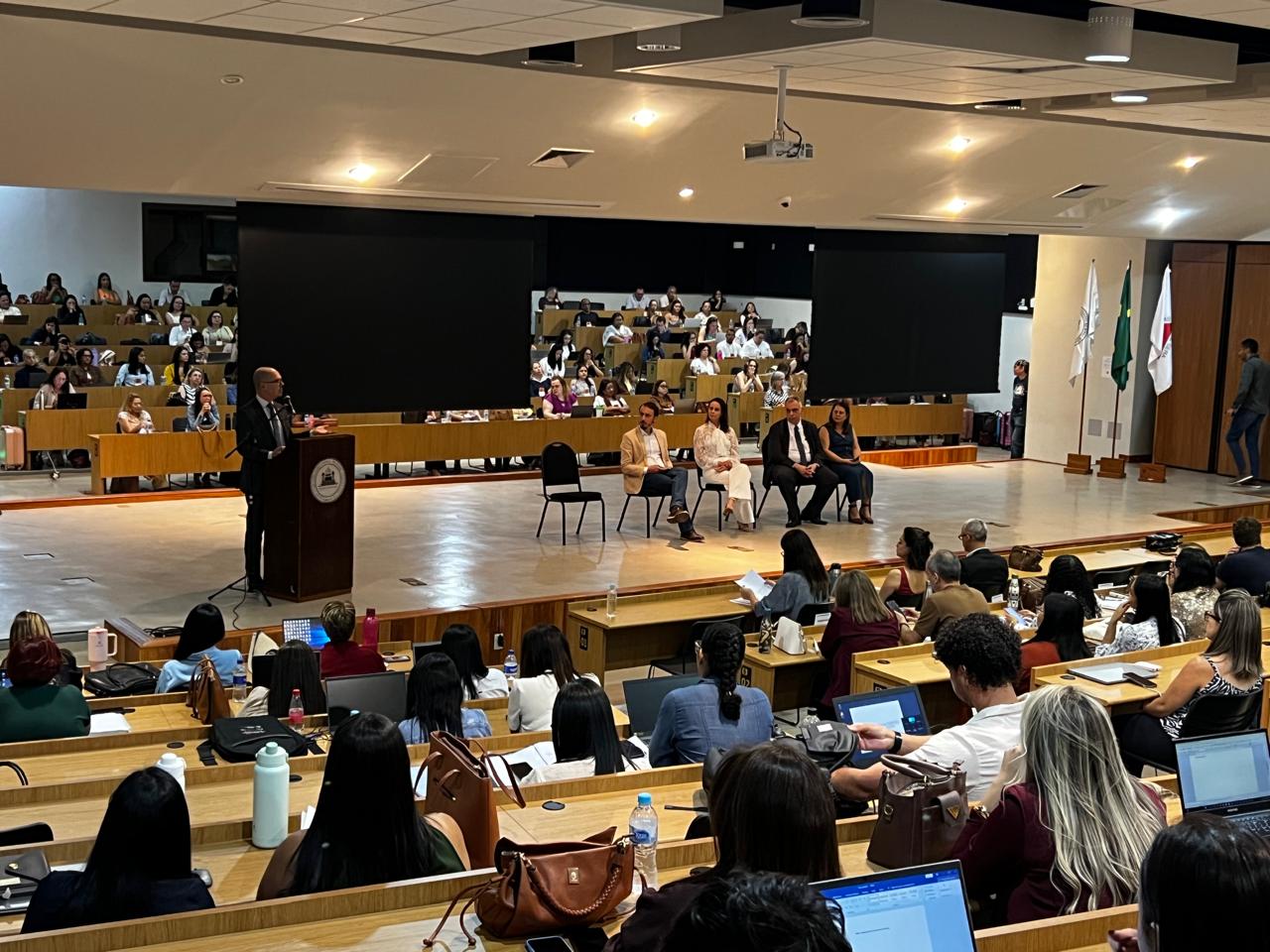 De acordo com Passareli, o Tribunal de Contas tem trabalhado para fortalecer a perspectiva de que investir na primeira inf&acirc;ncia &eacute; investir no futuro - foto: Naila Mourth&eacute;/TCEMG