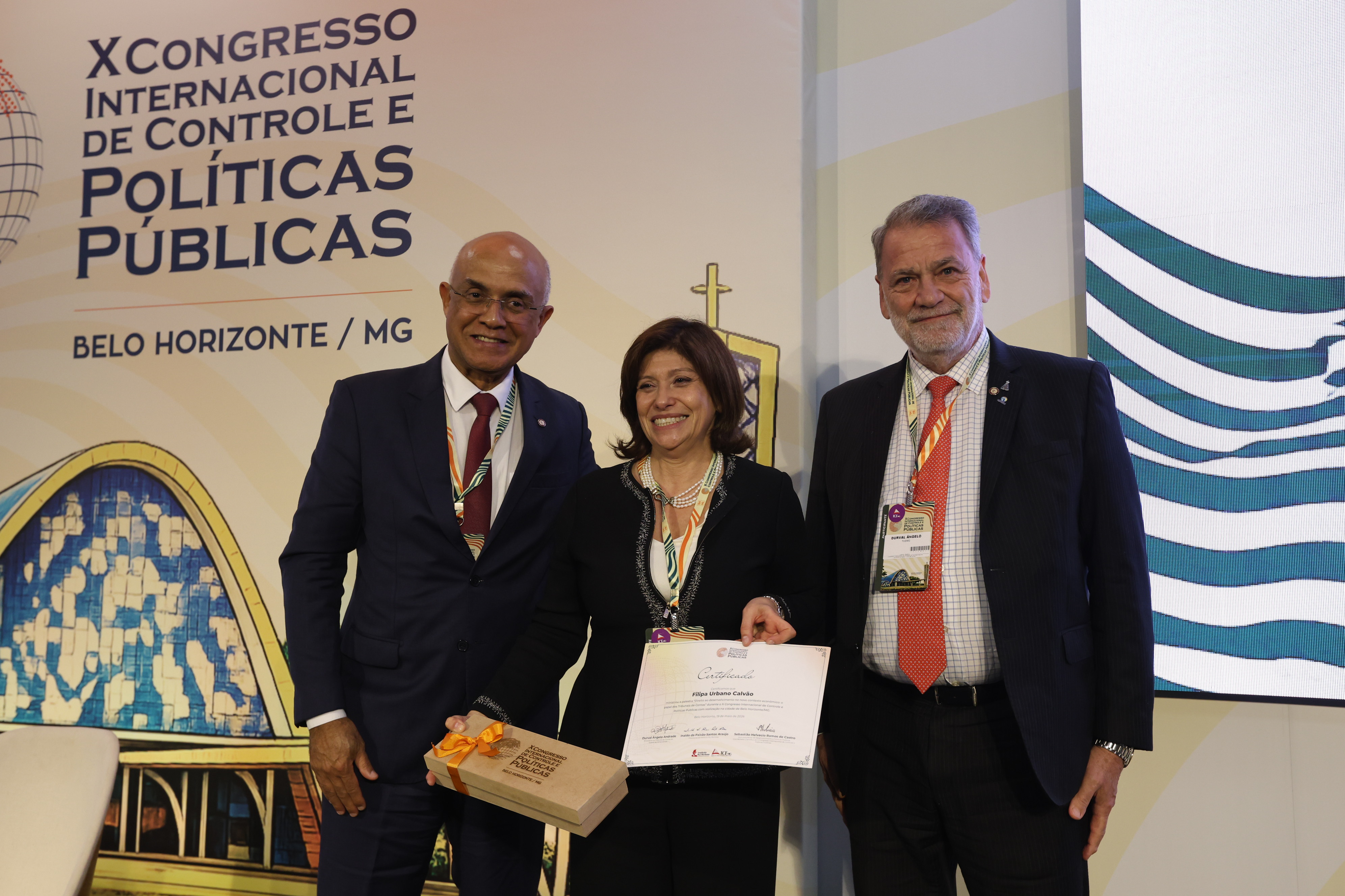 A presidente do Tribunal de Contas de Portugal, Filipa Calv&atilde;o, com os presidentes Inaldo Ara&uacute;jo (IRB) e Durval &Acirc;ngelo (TCEMG) - Foto: Filipe Pimenta