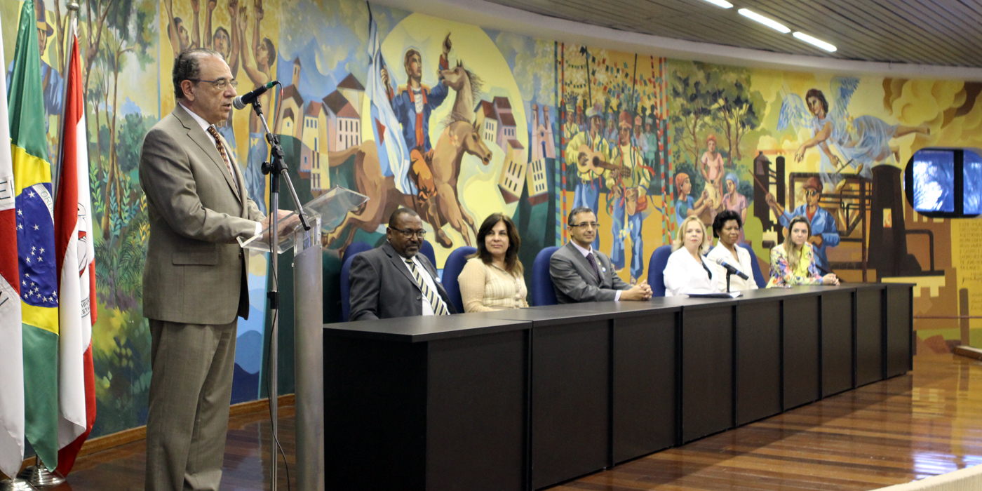 O presidente Sebastião Helvecio abriu a III Jornada de Contabilidade Pública (Foto: Thiago Rios Gomes)