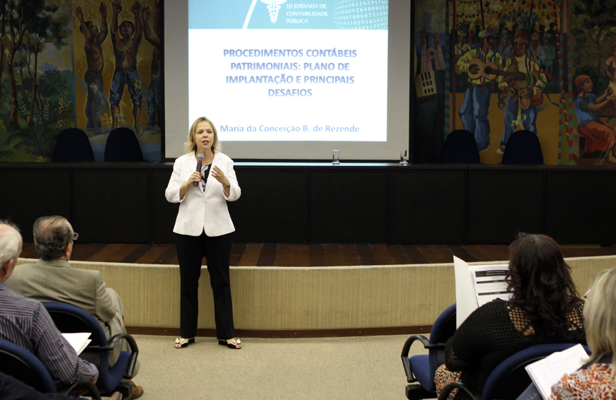 A professora Maria da Conceição Barros ministrou a aula magna do seminário (Foto: Thiago Rios Gomes)