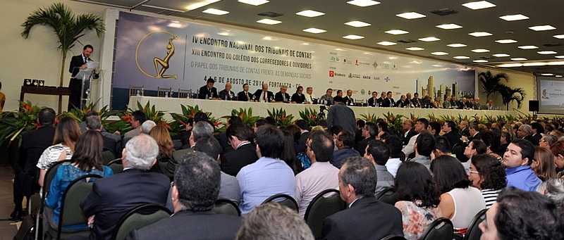 O Presidente da Associação dos Membros dos Tribunais de Contas (Atricon) e Presidente do TCE-PE, Conselheiro Valdeci Pascoal no IV Encontro Nacional dos Tribunais de Contas