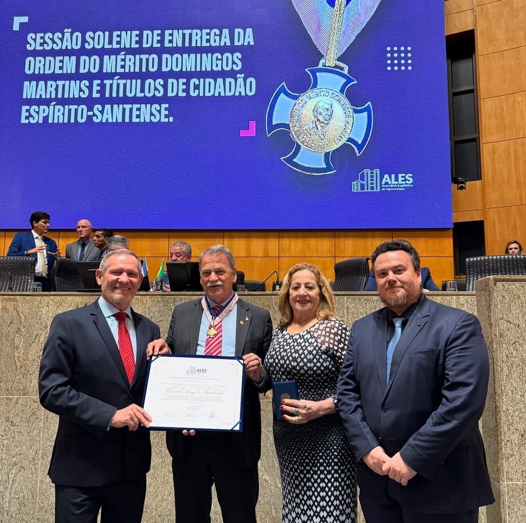 Foto: da esquerda para direita - João Coser (dep. estadual), Durval Ângelo (presidente do TCEMG), Maria de Lourdes Andrade (irmã do presidente) e Michael Rosa (diretor de segurança e transporte do TCEMG).
