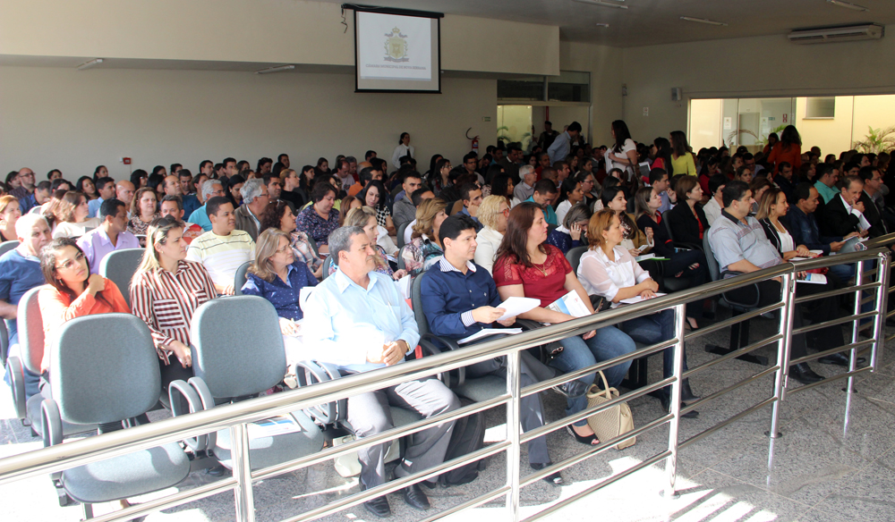 Cerca de 300 pessoas acompanharam o primeiro dia da sexta etapa do Encontro Técnico TCEMG e os Municípios 2015.