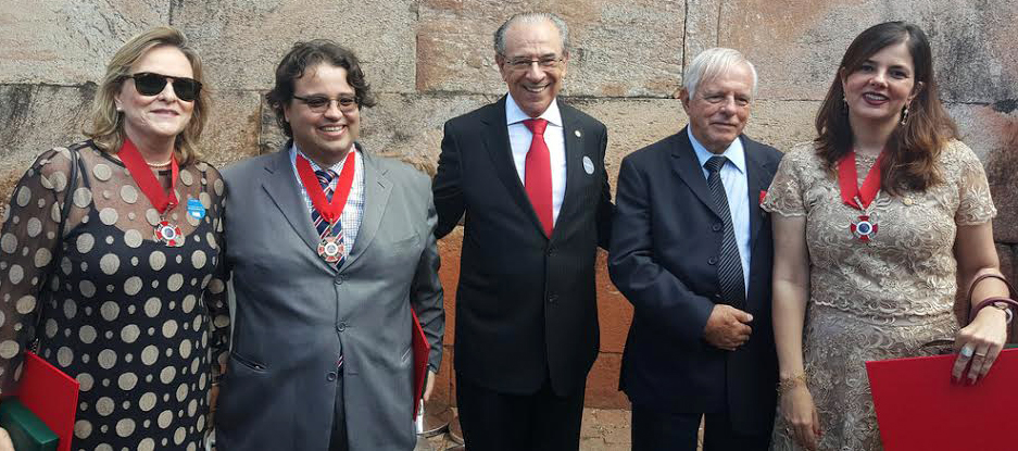 O presidente Sebastião Helvecio acompanhado das desembargadoras, Juliana Horta (esq) e Alice Birchal (dir), e dos professores, José Luiz Borges (esq) e Joaquim Salgado (dir)