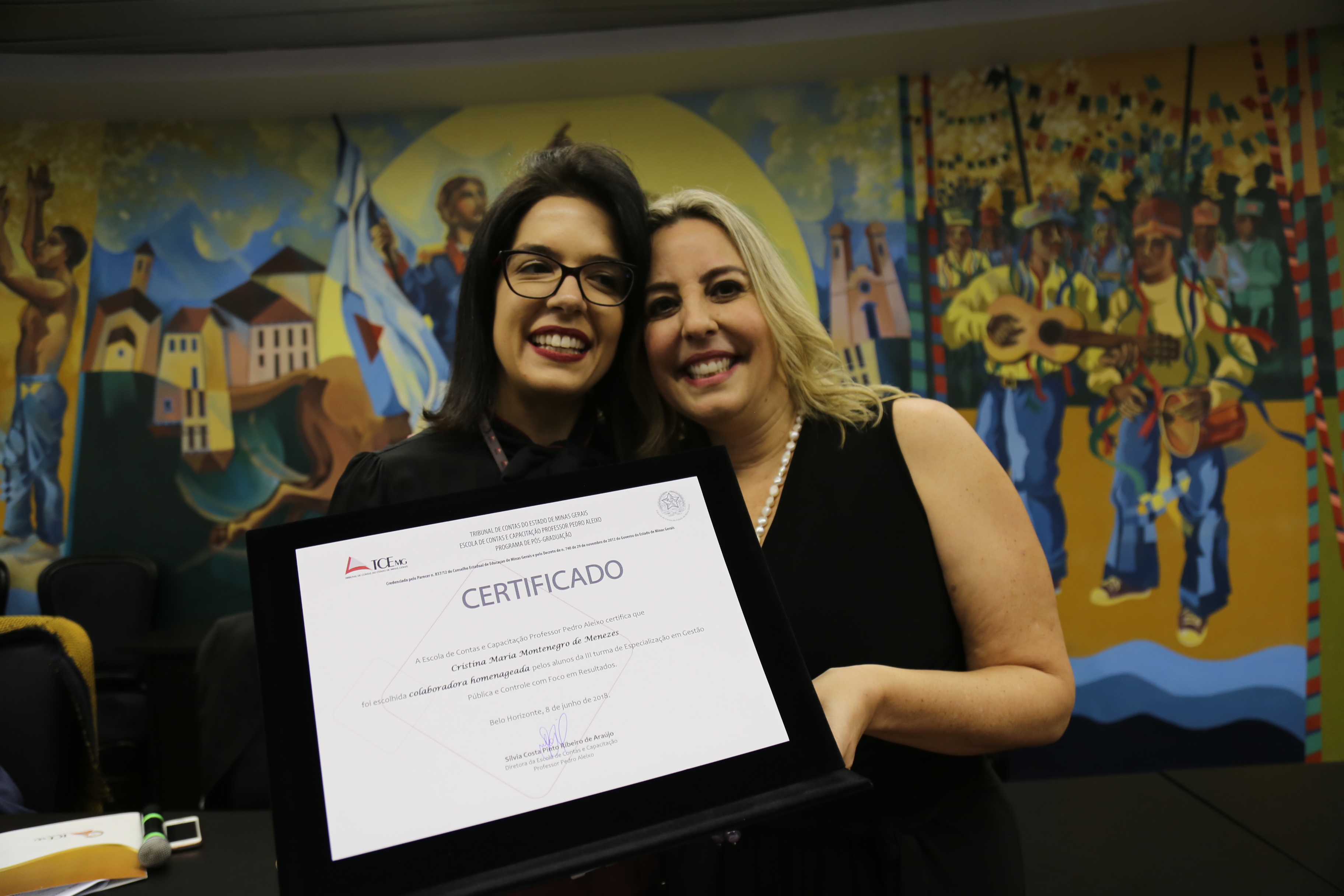 Cristina recebe homenagem das mãos de Rachel