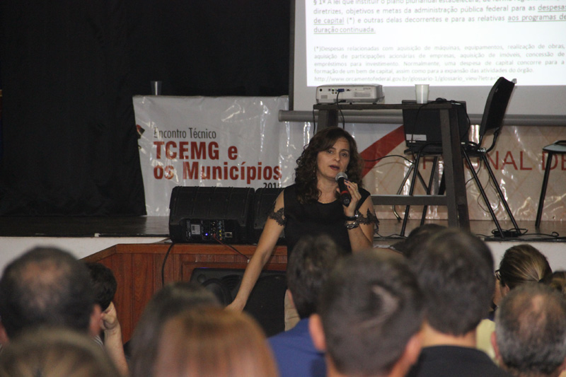 Professora Ana Elisa Oliveira fala sobre Instrumentos de Planejamento Orçamentário