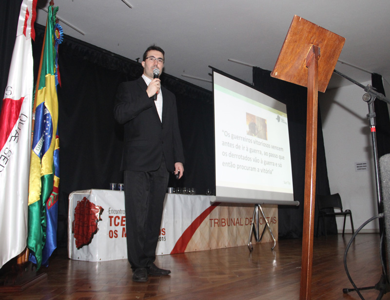 Professor Diogo Ribeiro Ferreira ministra palestra sobre Metas Fiscais