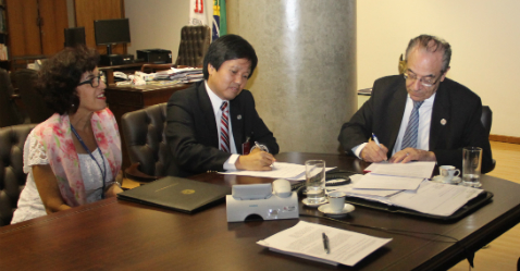 Presidente do Tribunal de Contas e diretor da Faculdade de Direito da UFMG  debatem cooperação técnica - Tribunal de Contas do Estado de Minas Gerais /  TCE-MG