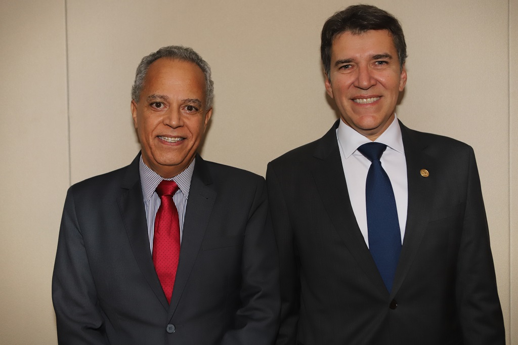Vice-presidente do TCEMG, conselheiro Gilberto Diniz, ao lado do Procurador-Geral de Justiça, Jarbas Soares Júnior (Foto: Luiz Gustavo Ribeiro) 