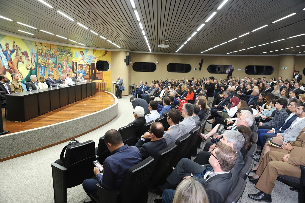 Auditório lotado prestigiou entrega das honrarias