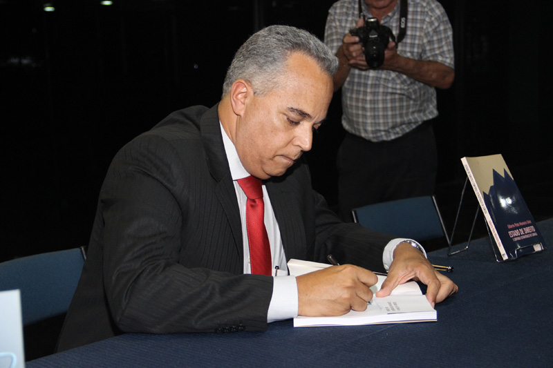 Presidente do Tribunal de Contas e diretor da Faculdade de Direito da UFMG  debatem cooperação técnica - Tribunal de Contas do Estado de Minas Gerais /  TCE-MG