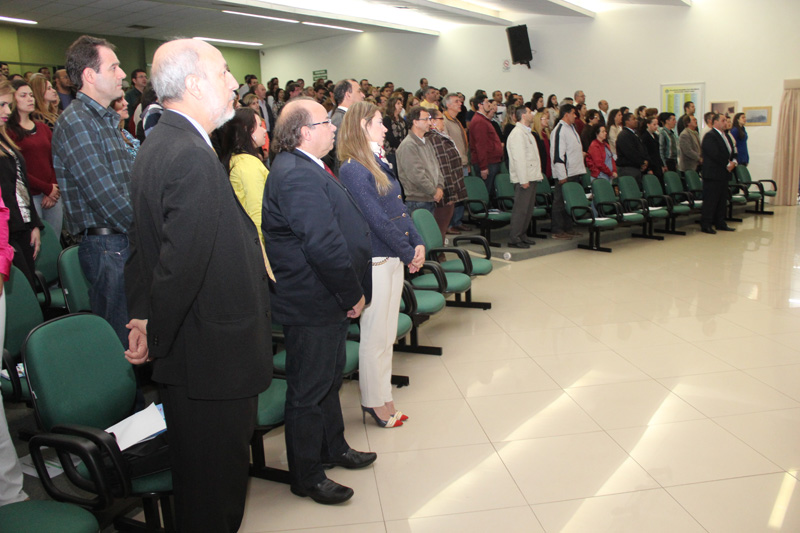 Um público de mais de 300 pessoas lotou o Anfiteatro Dr. Albert Sabin, da Faculdade de Medicina de Itajubá