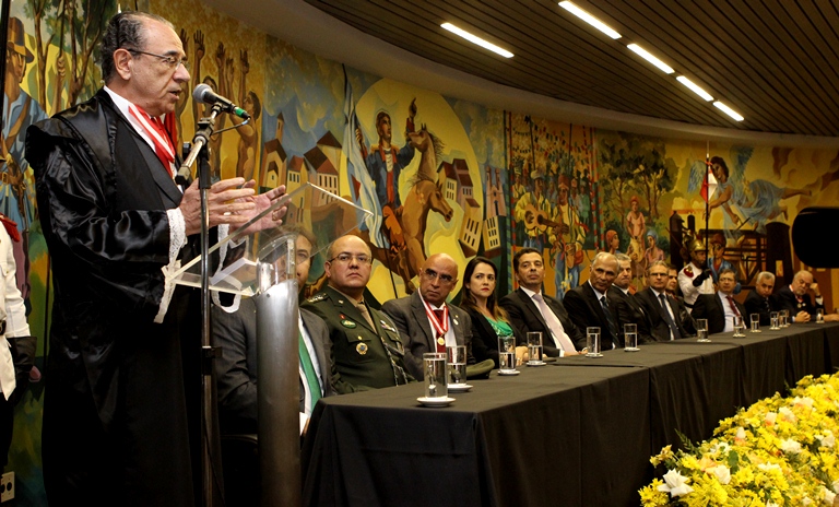 Para o Presidente Sebastião Helvecio, os agraciados são exemplos de pessoas preocupadas com o Brasil (Foto: Karina Camargos Coutinho)