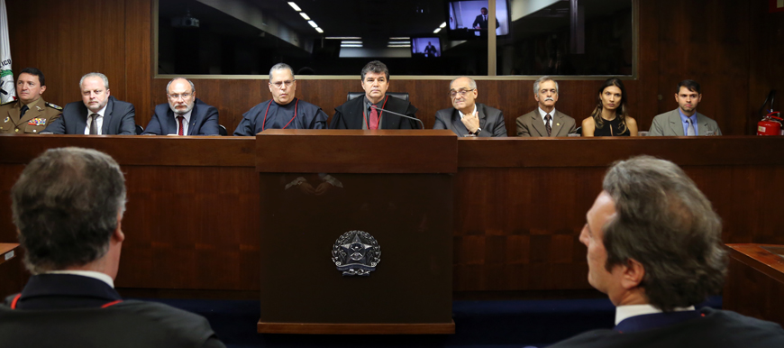 Mesa de honra da solenidade (Foto: Thiago Rios)
